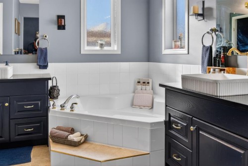 10 Willow Springs Crescent, Sylvan Lake, AB - Indoor Photo Showing Bathroom