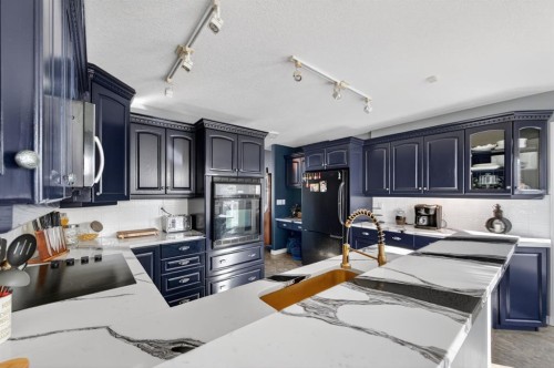 10 Willow Springs Crescent, Sylvan Lake, AB - Indoor Photo Showing Kitchen