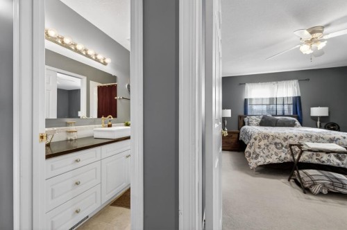 10 Willow Springs Crescent, Sylvan Lake, AB - Indoor Photo Showing Bedroom