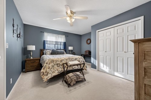10 Willow Springs Crescent, Sylvan Lake, AB - Indoor Photo Showing Bedroom
