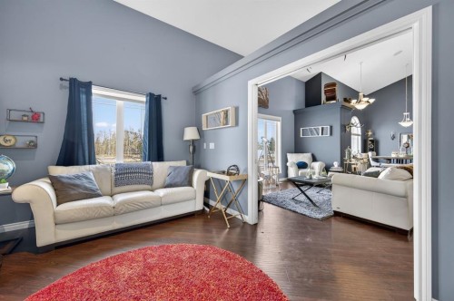 10 Willow Springs Crescent, Sylvan Lake, AB - Indoor Photo Showing Living Room