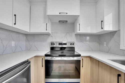 7842 21A Street Se, Calgary, AB - Indoor Photo Showing Kitchen