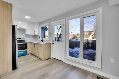 7842 21A Street Se, Calgary, AB - Indoor Photo Showing Kitchen
