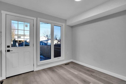 7842 21A Street Se, Calgary, AB - Indoor Photo Showing Other Room