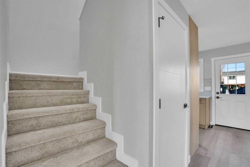 7842 21A Street Se, Calgary, AB - Indoor Photo Showing Other Room