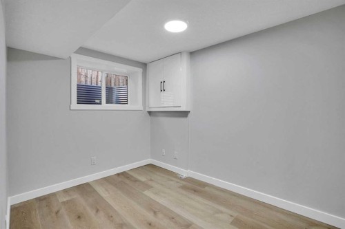 7842 21A Street Se, Calgary, AB - Indoor Photo Showing Other Room
