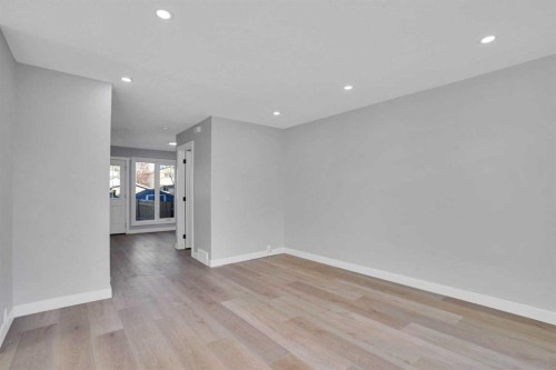 7842 21A Street Se, Calgary, AB - Indoor Photo Showing Other Room