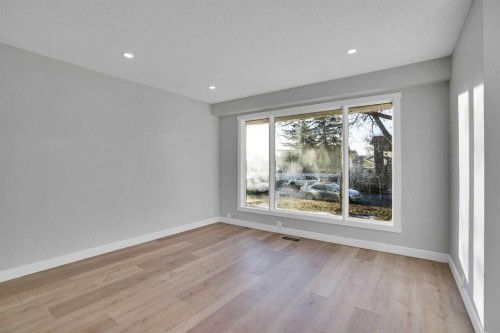 7842 21A Street Se, Calgary, AB - Indoor Photo Showing Other Room