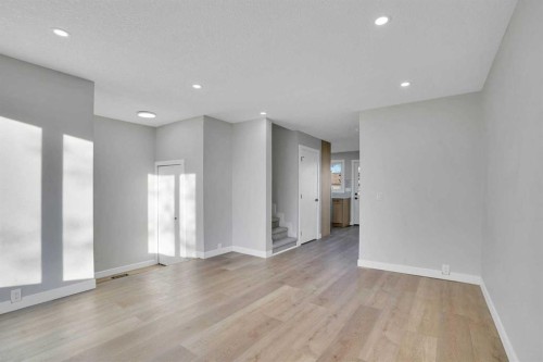 7842 21A Street Se, Calgary, AB - Indoor Photo Showing Other Room