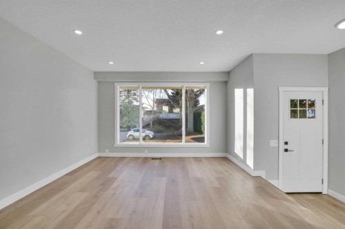 7842 21A Street Se, Calgary, AB - Indoor