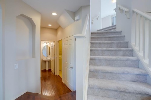15 Tuscany Reserve Bay Nw, Calgary, AB - Indoor Photo Showing Other Room