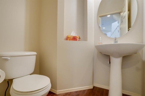 15 Tuscany Reserve Bay Nw, Calgary, AB - Indoor Photo Showing Bathroom