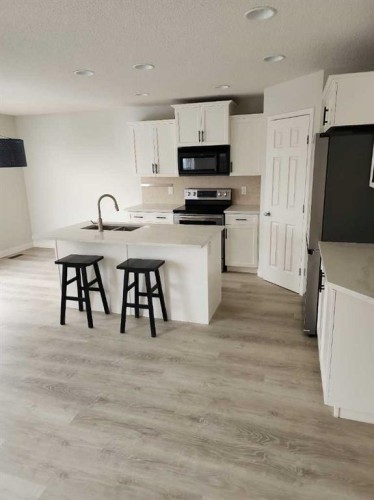 15 Tuscany Reserve Bay Nw, Calgary, AB - Indoor Photo Showing Kitchen
