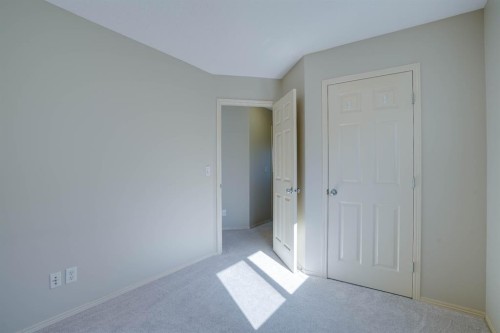 15 Tuscany Reserve Bay Nw, Calgary, AB - Indoor Photo Showing Other Room