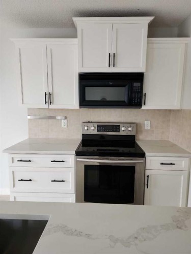 15 Tuscany Reserve Bay Nw, Calgary, AB - Indoor Photo Showing Kitchen