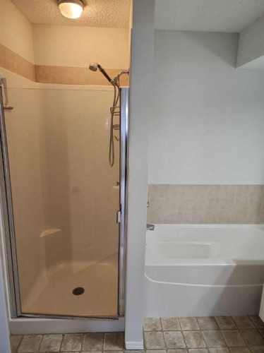 15 Tuscany Reserve Bay Nw, Calgary, AB - Indoor Photo Showing Bathroom