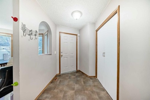 78 Sandringham Way Nw, Calgary, AB - Indoor Photo Showing Other Room