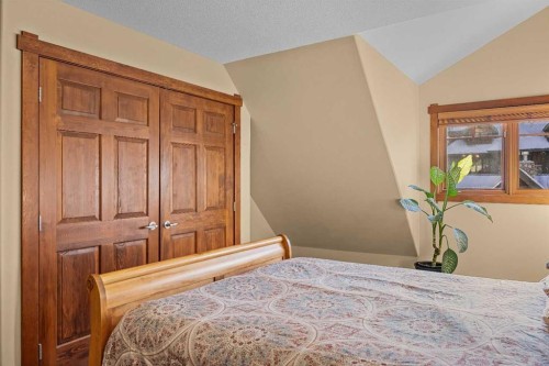318-170 Crossbow Place, Canmore, AB - Indoor Photo Showing Bedroom