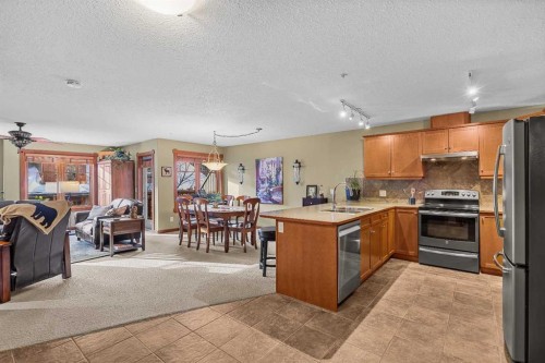 318-170 Crossbow Place, Canmore, AB - Indoor Photo Showing Kitchen