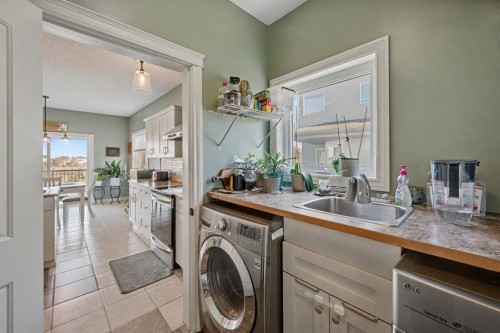 1718 High Park Drive Nw, High River, AB - Indoor Photo Showing Laundry Room