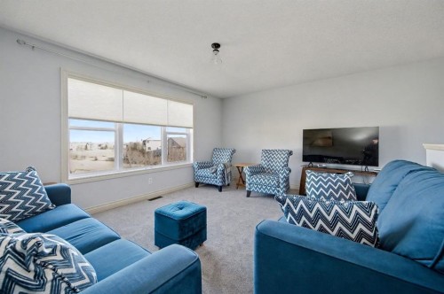 1718 High Park Drive Nw, High River, AB - Indoor Photo Showing Living Room