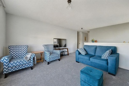 1718 High Park Drive Nw, High River, AB - Indoor Photo Showing Living Room