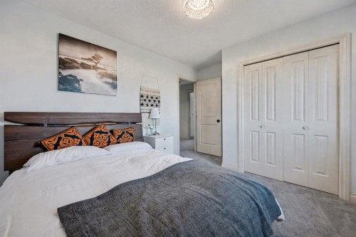 1718 High Park Drive Nw, High River, AB - Indoor Photo Showing Bedroom