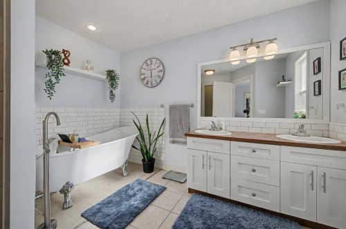 1718 High Park Drive Nw, High River, AB - Indoor Photo Showing Bathroom