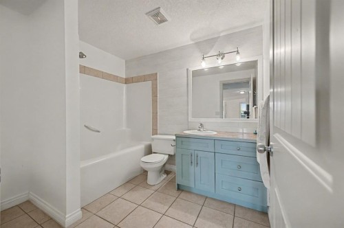 1718 High Park Drive Nw, High River, AB - Indoor Photo Showing Bathroom