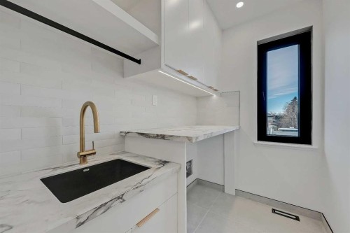 2008 8 Avenue Se, Calgary, AB - Indoor Photo Showing Kitchen