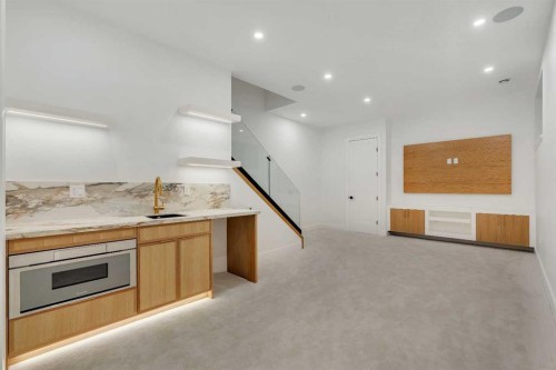 2008 8 Avenue Se, Calgary, AB - Indoor Photo Showing Other Room