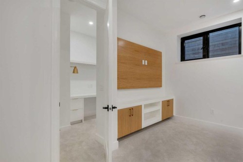 2008 8 Avenue Se, Calgary, AB - Indoor Photo Showing Other Room