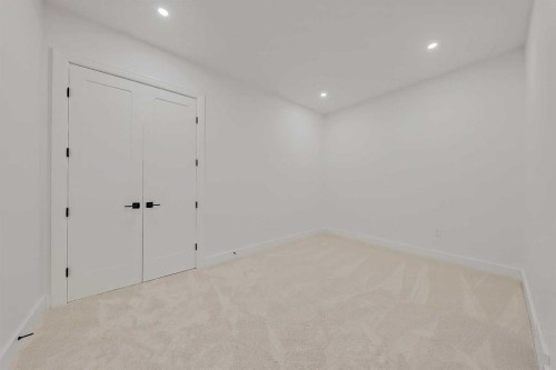 2008 8 Avenue Se, Calgary, AB - Indoor Photo Showing Other Room