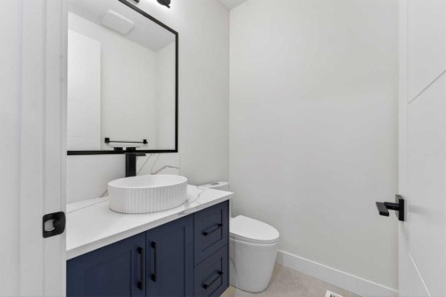 95 South Shore Road, Chestermere, AB - Indoor Photo Showing Bathroom