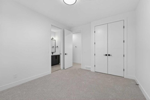 95 South Shore Road, Chestermere, AB - Indoor Photo Showing Other Room