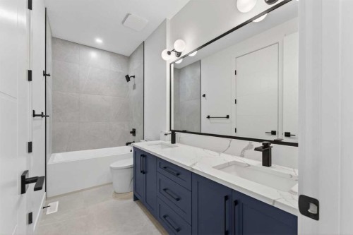 95 South Shore Road, Chestermere, AB - Indoor Photo Showing Bathroom