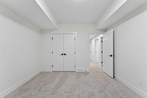 95 South Shore Road, Chestermere, AB - Indoor Photo Showing Other Room