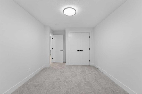 95 South Shore Road, Chestermere, AB - Indoor Photo Showing Other Room