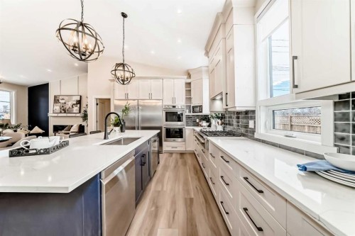 1 Spruce Bank Crescent Sw, Calgary, AB - Indoor Photo Showing Kitchen With Upgraded Kitchen