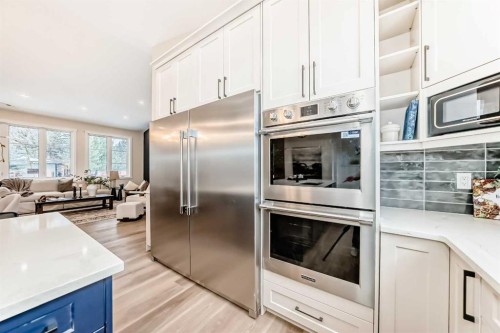 1 Spruce Bank Crescent Sw, Calgary, AB - Indoor Photo Showing Kitchen