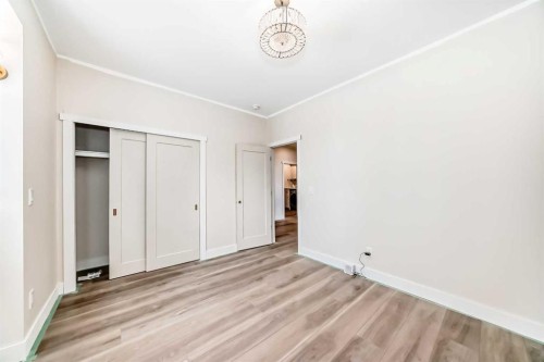 1 Spruce Bank Crescent Sw, Calgary, AB - Indoor Photo Showing Other Room