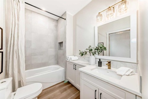 1 Spruce Bank Crescent Sw, Calgary, AB - Indoor Photo Showing Bathroom