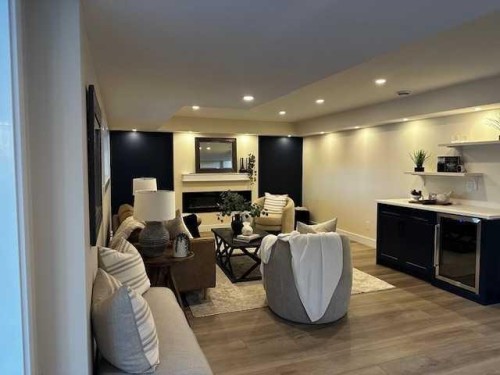 1 Spruce Bank Crescent Sw, Calgary, AB - Indoor