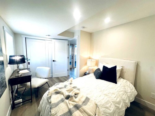 1 Spruce Bank Crescent Sw, Calgary, AB - Indoor Photo Showing Bedroom