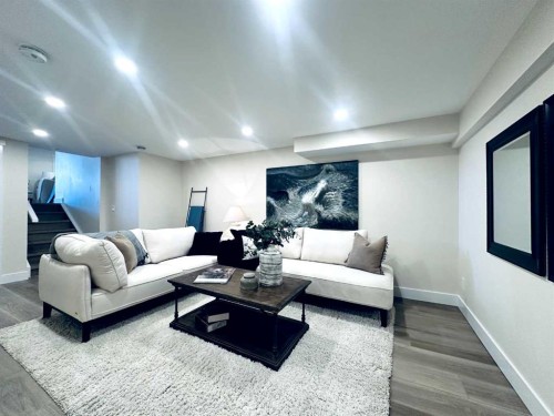 1 Spruce Bank Crescent Sw, Calgary, AB - Indoor