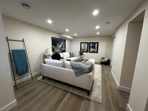 1 Spruce Bank Crescent Sw, Calgary, AB - Indoor