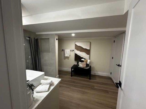 1 Spruce Bank Crescent Sw, Calgary, AB - Indoor Photo Showing Other Room