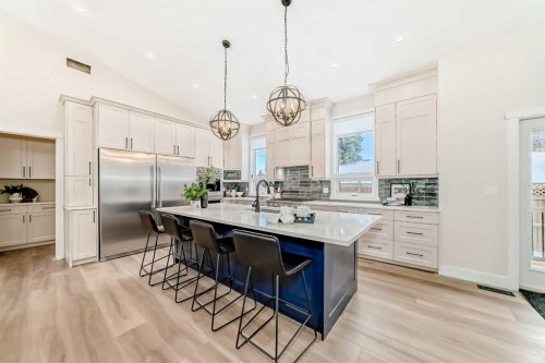 1 Spruce Bank Crescent Sw, Calgary, AB - Indoor Photo Showing Other Room