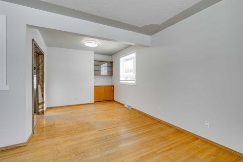 3328 45 Street Sw, Calgary, AB - Indoor Photo Showing Other Room