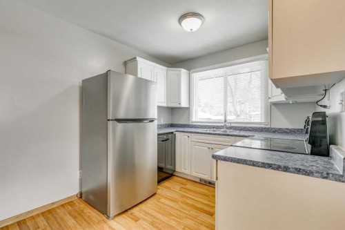 3328 45 Street Sw, Calgary, AB - Indoor Photo Showing Kitchen